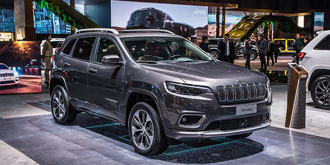 Jeep представила обновленную версию внедорожника Cherokee