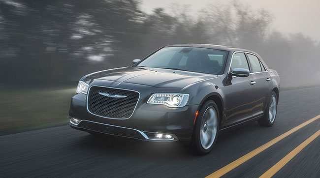 Нынешний Chrysler 300, переживший рестайлинг в 2015 году