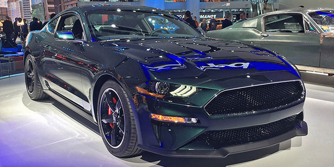 Ford Mustang в двух цветах Dark Highland Green и Shadow Black