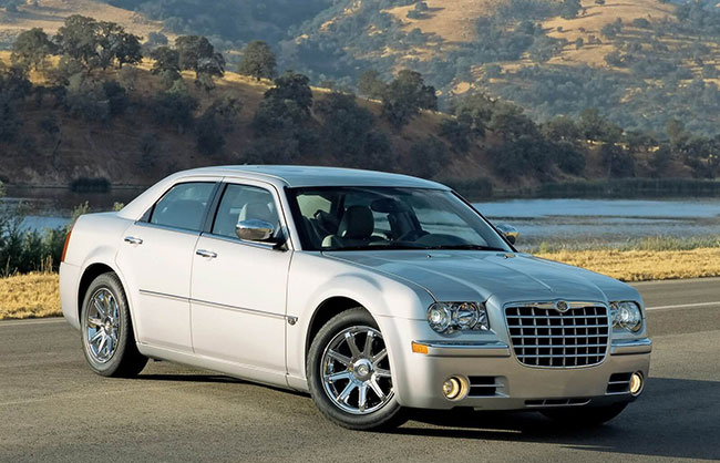 автомобиль Chrysler 300