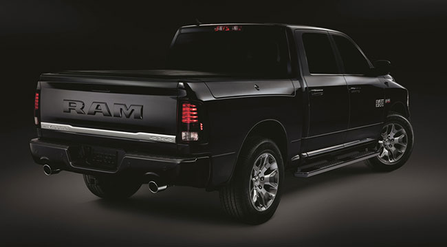 двухцветными колёсными дисками Ram 1500
