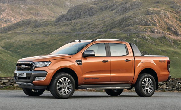 Ford Ranger на фоне пейзажа